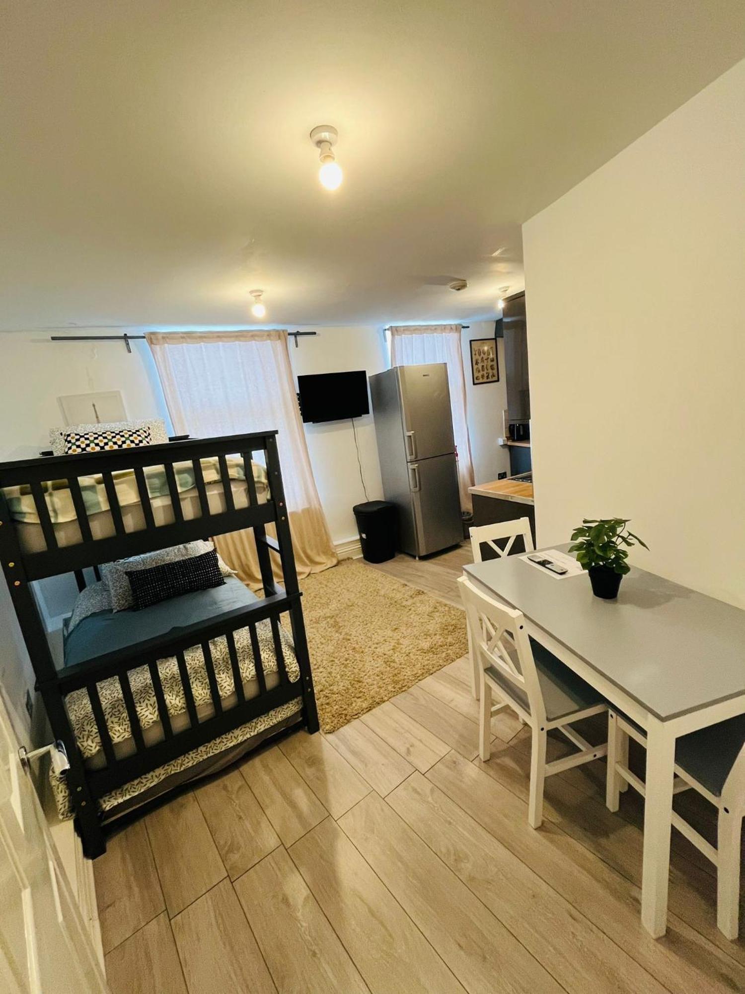 Willesden J Guest Home 4 London Bagian luar foto